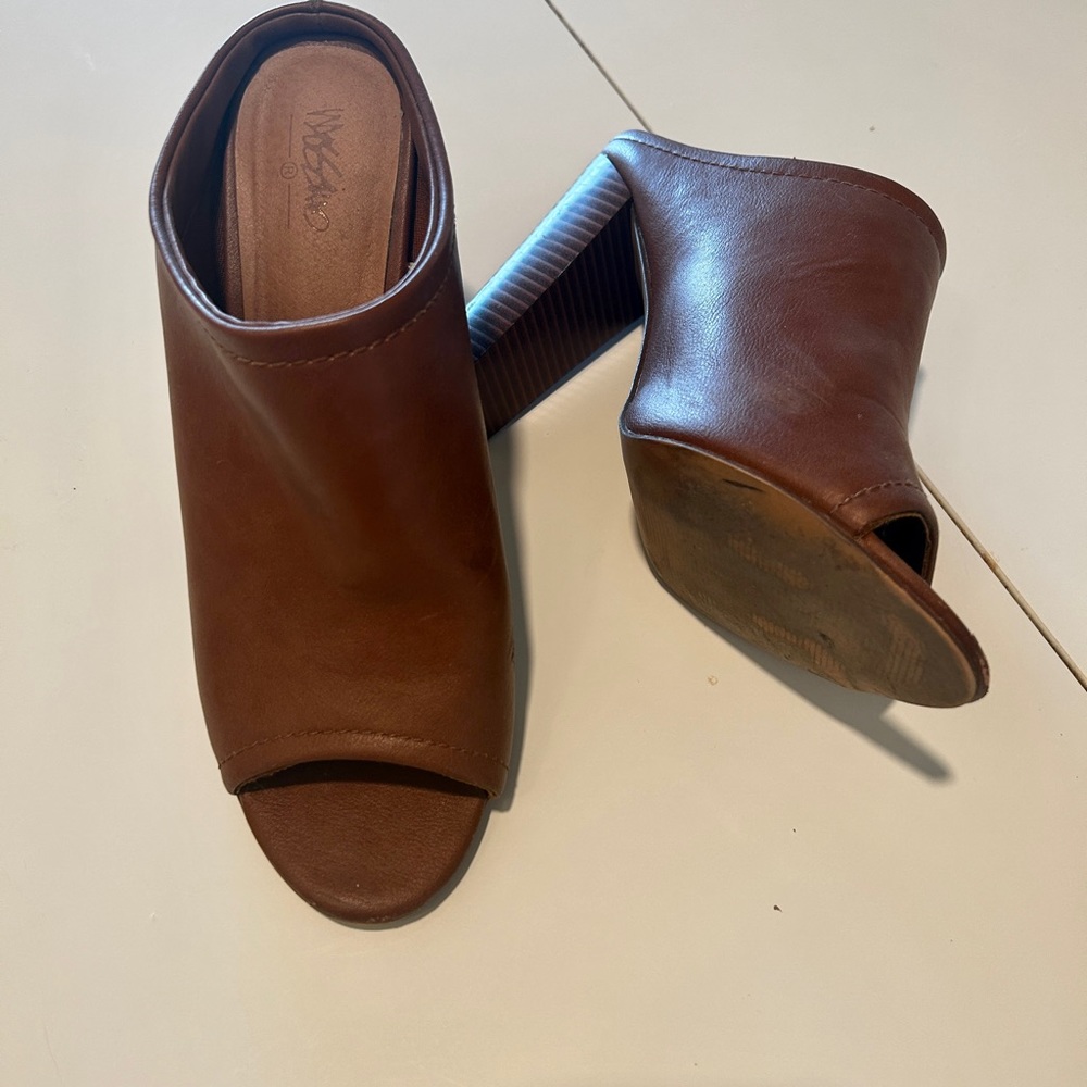 Mission Block Heel in Saddle Brown